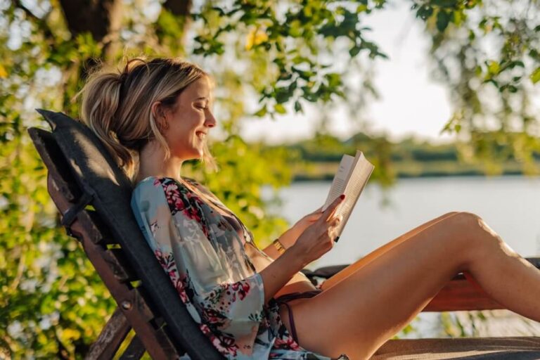 Why Innsbrook Is One of the Best Weekend Getaways From St Louis: A woman reading by the lake